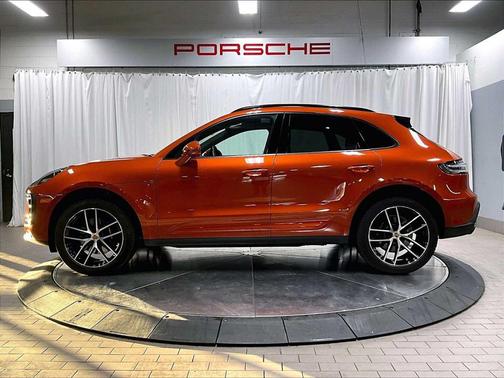 2025 Porsche Macan AWD