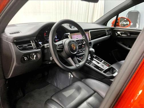 2025 Porsche Macan AWD