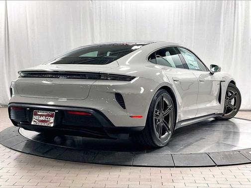 2025 Porsche Taycan Turbo