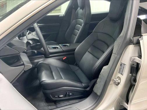 2025 Porsche Taycan Turbo