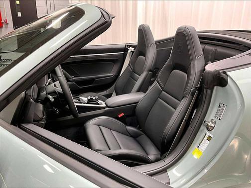 2026 Porsche 911 Carrera 4S Cabriolet