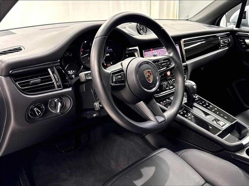 Dolomite Silver Metallic 2026 Porsche Macan Macan