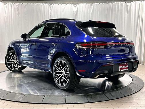 2026 Porsche Macan AWD