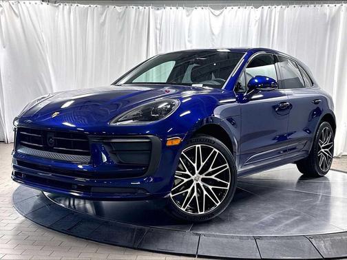Gentian Blue Metallic 2026 Porsche Macan Macan