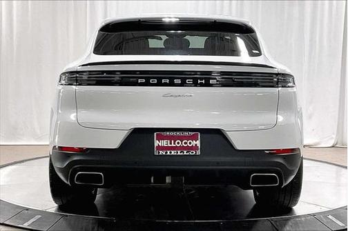 2024 Porsche Cayenne Base (Tiptronic)