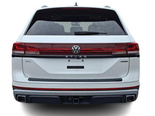2024 Volkswagen Atlas 2.0T Peak Edition SEL