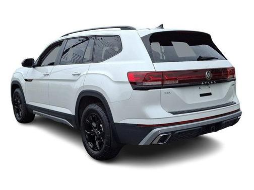 2024 Volkswagen Atlas 2.0T Peak Edition SEL