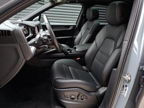 2025 Porsche Cayenne Base