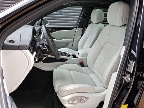 2024 Porsche Macan T