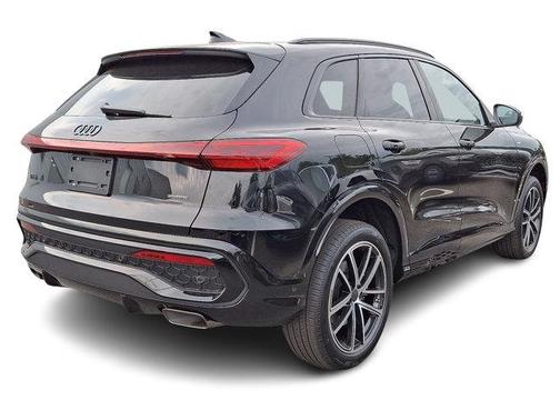 Mythos Black Metallic 2026 Audi Q5 PLUS
