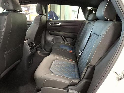 2025 Volkswagen Atlas Cross Sport 2.0T SEL Premium R-Line