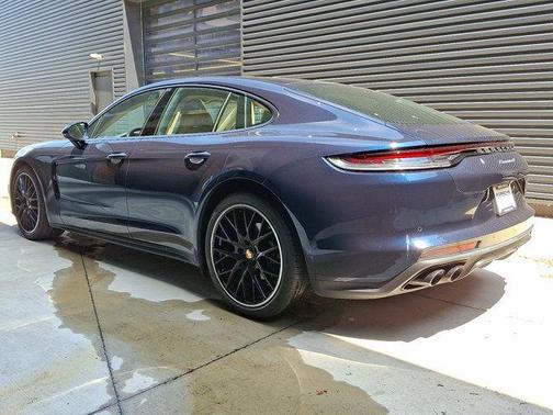 2022 Porsche Panamera 4