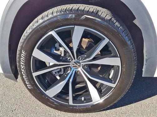 2025 Volkswagen Atlas 2.0T SEL Premium R-Line