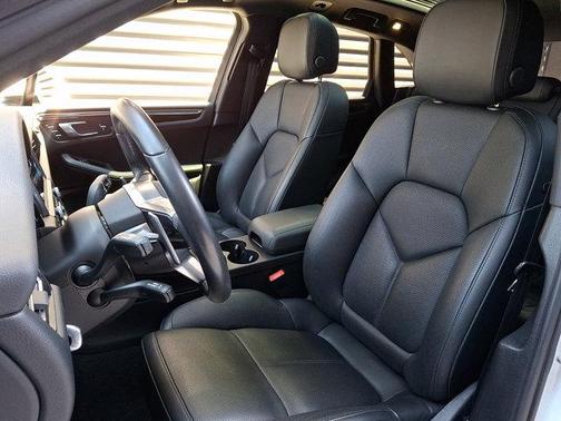 2021 Porsche Macan Base
