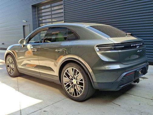 2025 Porsche Macan 4