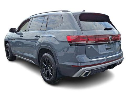 2024 Volkswagen Atlas 2.0T Peak Edition SEL