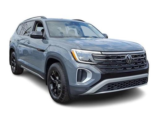 2024 Volkswagen Atlas 2.0T Peak Edition SEL