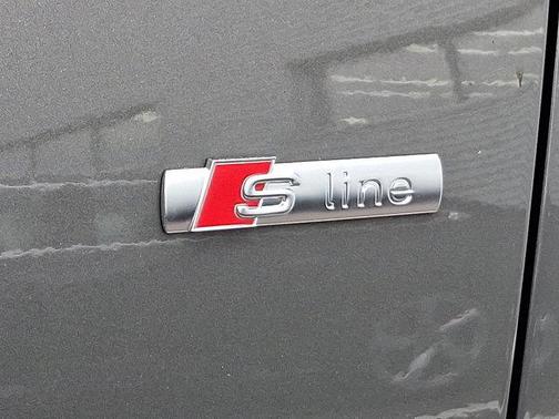 2024 Audi Q3 45 S line Premium