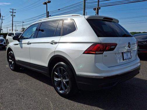 Opal White Pearl Effect 2023 Volkswagen Tiguan 2.0T SE