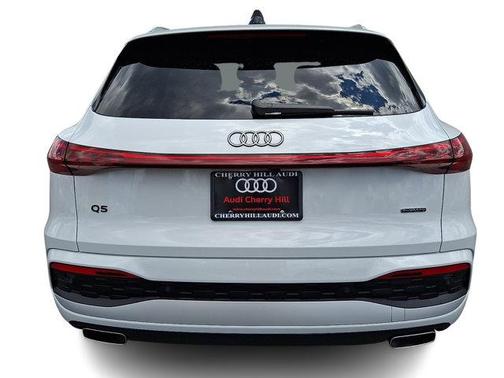 Glacier White Metallic 2025 Audi Q5 2.0T quattro Premium