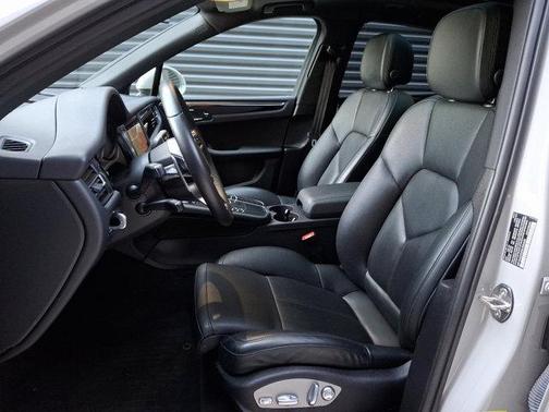 2021 Porsche Macan Base