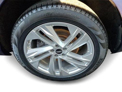 2023 Audi Q7 45 Premium