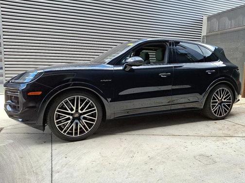 2025 Porsche Cayenne E-Hybrid Turbo