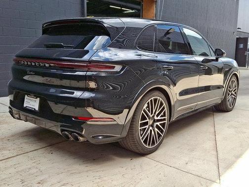 2025 Porsche Cayenne E-Hybrid Turbo