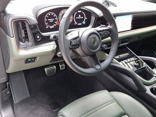 2025 Porsche Cayenne E-Hybrid Turbo