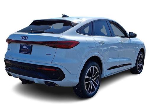 Glacier White Metallic 2026 Audi Q5 Sportback PLUS
