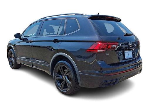 Deep Black Pearl Effect 2023 Volkswagen Tiguan 2.0T SE R-Line Black