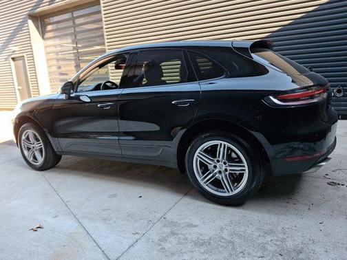 2021 Porsche Macan Base