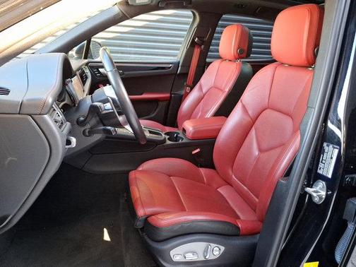 2021 Porsche Macan Base
