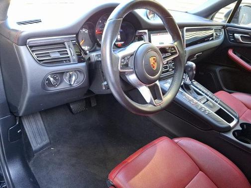 2021 Porsche Macan Base