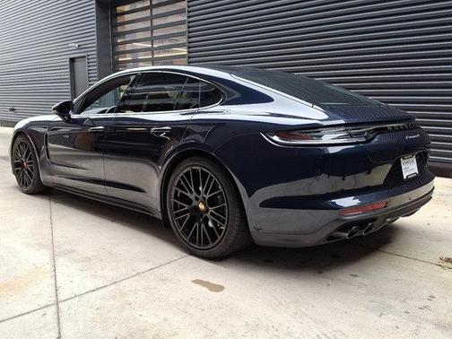 2023 Porsche Panamera 4 Platinum Edition