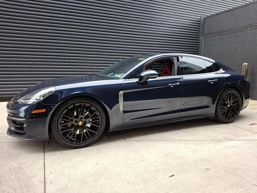 2023 Porsche Panamera 4 Platinum Edition