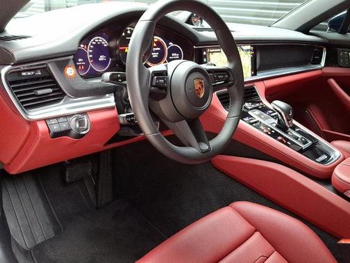 2023 Porsche Panamera 4 Platinum Edition