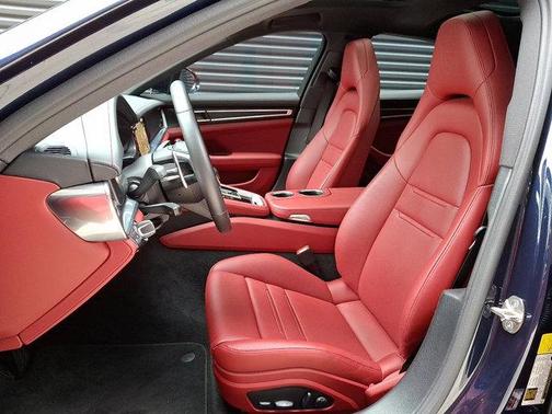 2023 Porsche Panamera 4 Platinum Edition