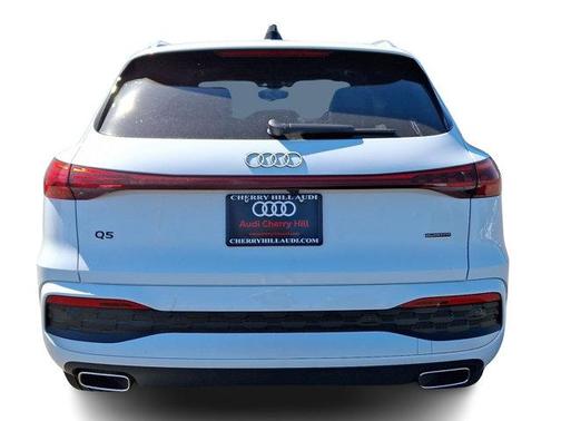 Glacier White Metallic 2026 Audi Q5 PLUS