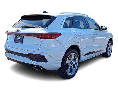 Glacier White Metallic 2026 Audi Q5 PLUS