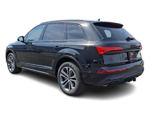 Mythos Black Metallic 2026 Audi Q7 45 Premium