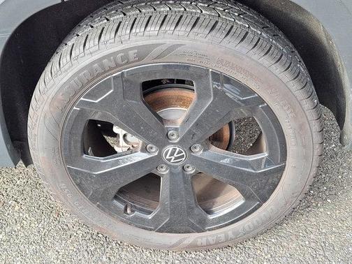 2025 Volkswagen Taos 1.5T SEL