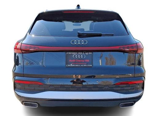 Mythos Black Metallic 2025 Audi Q5 2.0T quattro Premium