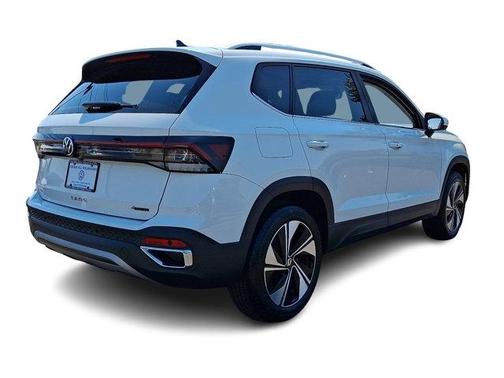 Pure White 2025 Volkswagen Taos 1.5T SE