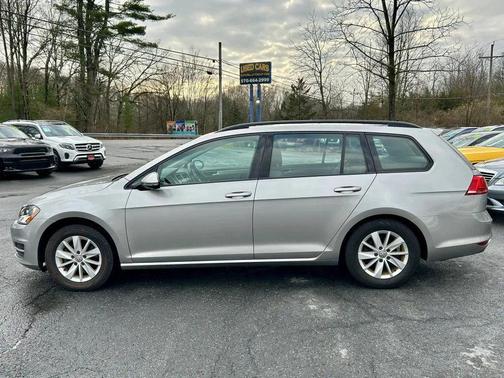 2016 Volkswagen Golf SportWagen TSI S 4-Door