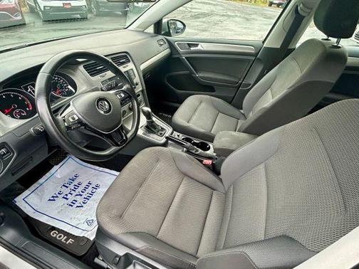 2016 Volkswagen Golf SportWagen TSI S 4-Door