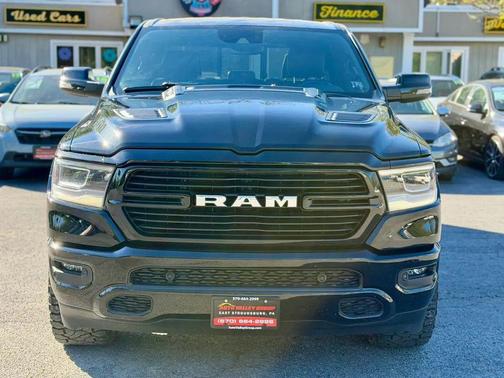 Diamond Black Crystal Pearlcoat 2023 RAM 1500 Laramie