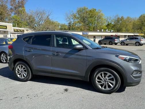 2016 Hyundai TUCSON SE