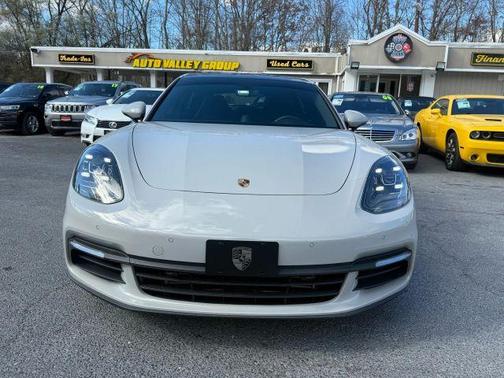 2018 Porsche Panamera 4