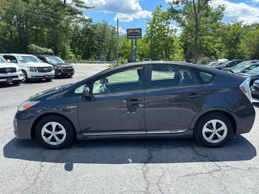 Winter Gray Metallic 2015 Toyota Prius Three
